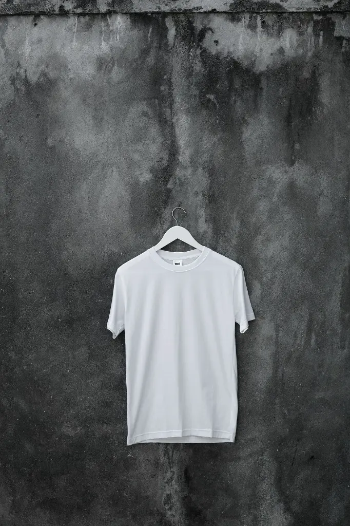 unsplash_acn5ERAeSb4_t shirt.webp